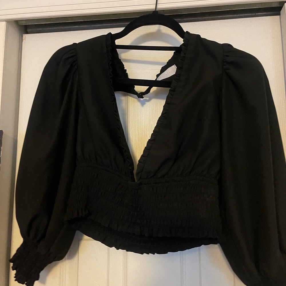 ISALIS black going out top